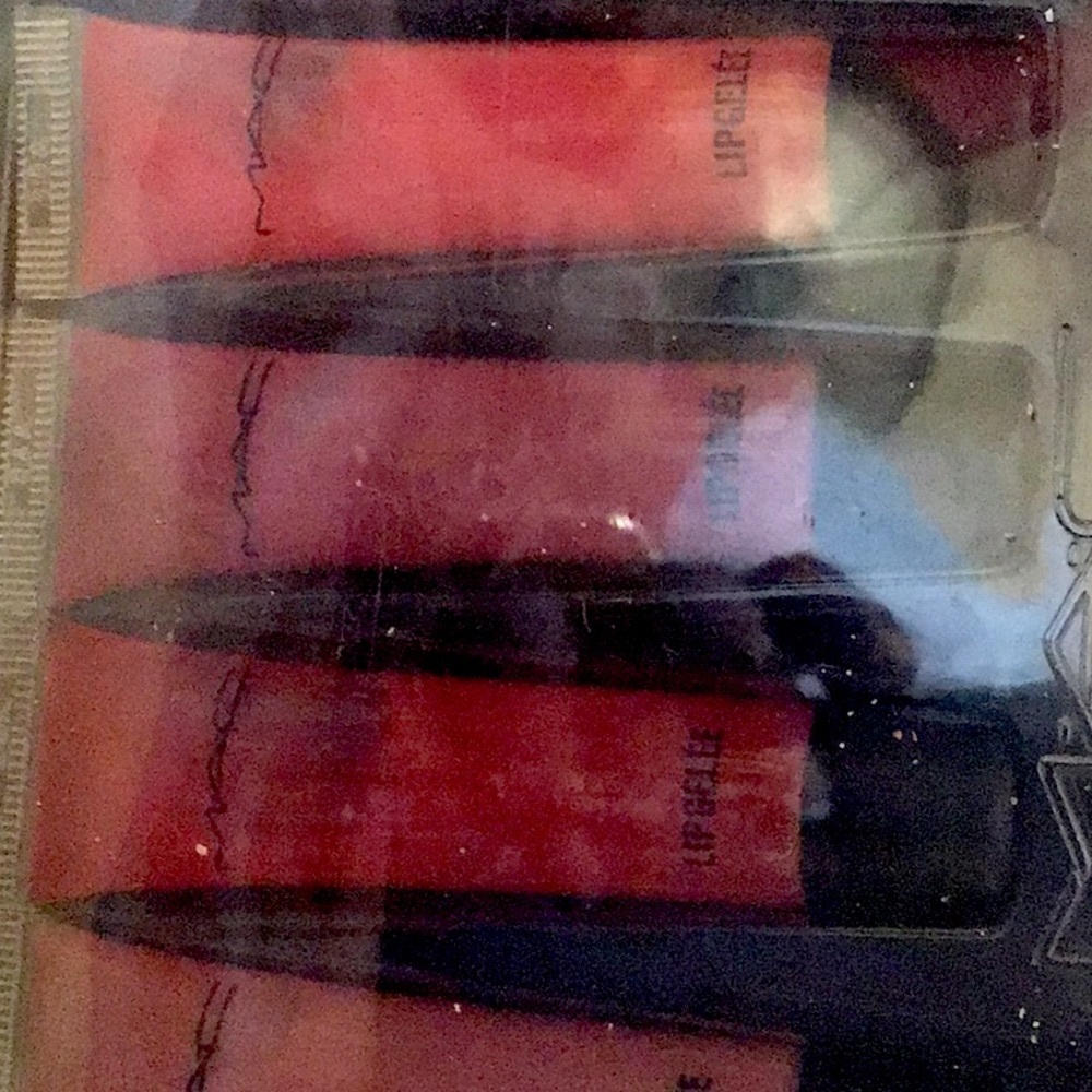 Mac lipgloss set,, never used,, just sitting around,,, beautiful gloss,